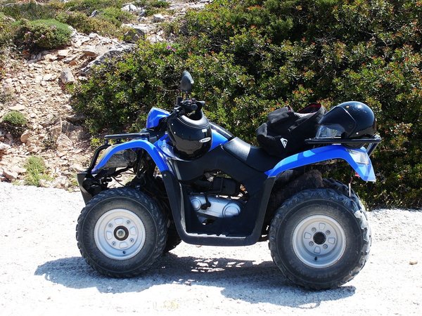 Les accessoires incontournables pour les quads